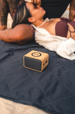 Logotrade Werbegeschenke das Foto: RCS rPlastik-3W Speaker mit Bambus & 5W Wireless Charger