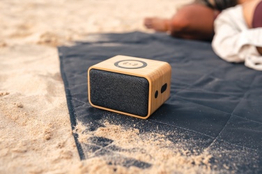 Logotrade Firmengeschenke das Foto: RCS rPlastik-3W Speaker mit Bambus & 5W Wireless Charger