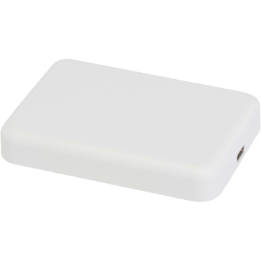 Logotrade Werbeartikel das Foto: Acrab 15 W 5.000 mAh magnetische kabellose Powerbank mit 20 W PD aus recyceltem Kunststoff