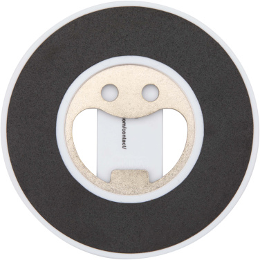 Logotrade Werbegeschenke das Foto: Ain Magnetische Smartphonehalterung  aus recyceltem Kunststoff mit Flaschenöffner