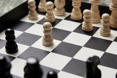 Logo trade meene pilt: VINGA Chess kohvilauamäng