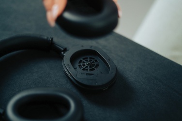 Logotrade reklaamkingituse foto: Irvine RCS taaskasutatud ja parandatavad ANC juhtmevabad kõrvaklapid