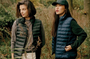 Logo trade ärikingituse pilt: Iqoniq Meru naiste taaskasutatud polüestrist vest