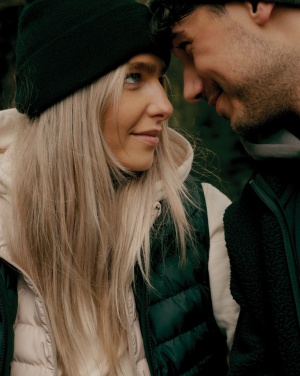 Logo trade reklaamkingitused foto: Iqoniq Meru naiste taaskasutatud polüestrist vest