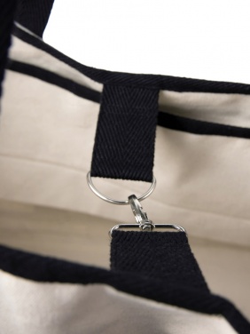 Logo trade meene pilt: VINGA Volonne AWARE™ taaskasutatud purjeriidest rannakott