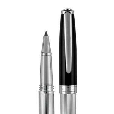 Logotrade firmakingi foto: Rull CHRISTOPHE Pierre Cardin