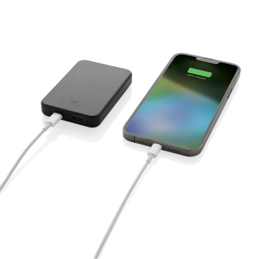 Logo trade firmakingitused foto: Boostcore RCS taaskasutatud plastist akupank 5000 mAh USB C-ga
