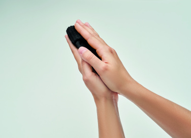 Logo trade firmakingi pilt: Kätesoojendaja kootud polüestrist taskus