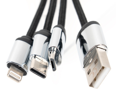 Logo trade meened foto: 4-ühes kaabel puidust korpuses, millel on erksa logoga kujundus