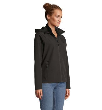Logotrade firmakingi foto: RACE naiste kapuutsiga softshell