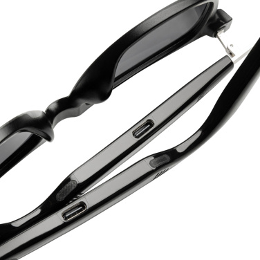 Logotrade firmakingituse foto: Miro tehisintellektiga audioprillid tõlkefunktsiooniga