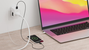 Logotrade liikelahja mainoslahja kuva: SKROSS World Travel adapteri MUV 65W PD USB C -kaapelilla