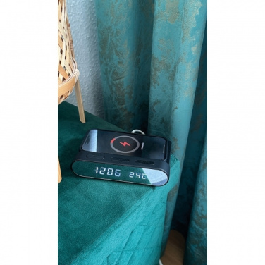 Logo trade mainoslahja ja liikelahja tuotekuva: Herätyskello ja langaton laturi ADELAIDE