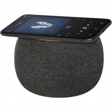 Logotrade logo dāvanas foto: Ecofiber bambusa/RPET Bluetooth® skaļrunis un bezvadu uzlādes paliktnis