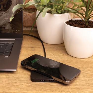 Logotrade korporatīvās dāvanas foto: RCS pārstrādāta plastmasas 10 W bezvadu lādētājs ar USB portiem