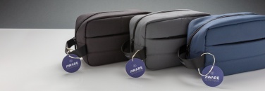 Logotrade korporatīvās dāvanas foto: Impact AWARE™ RPET tualetes piederumu soma
