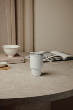 Logotrade ziemassvētku dāvanas foto: VINGA Nagano RCS krūze līdzņemšanai 350 ml