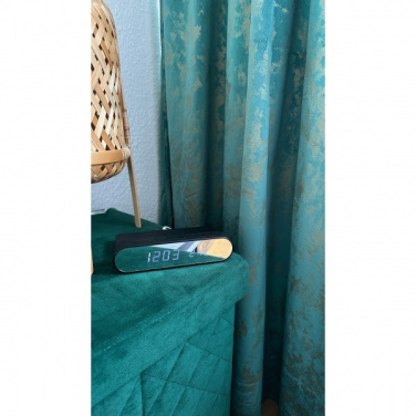 Logotrade ziemassvētku dāvanas foto: Modinātājs un bezvadu lādētājs ADELAIDE