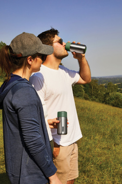 Лого трейд бизнес-подарки фото: Черный + Blum изолированный герметичный дорожный стакан из нержавеющей стали