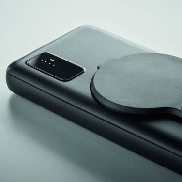 Logotrade kampanjprodukter bild: Powerbank 10.mAh Magnet
