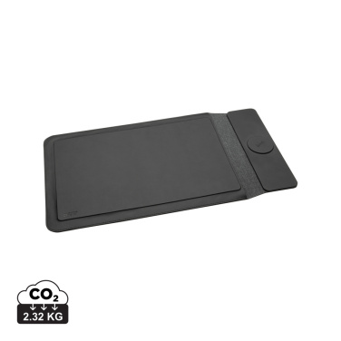 Logotrade kampanjprodukter bild: Swiss Peak 15W magnetiskt laddningsfodral för laptop 14-15,6
