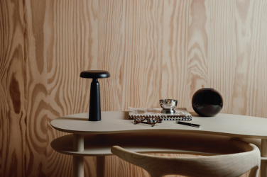 Logotrade reklamprodukter bild: VINGA Avery RCS bordslampa