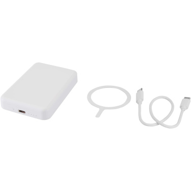 Logotrade presentreklam bild: Acrab 5 000 mAh 15 W magnetisk trådlös powerbank med 20 W PD – tillverkad av återvunnen plast