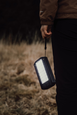 Logotrade presentreklam bild: Nordic Drift Titan 10.000 mAh solcells-powerbank med 3 panel